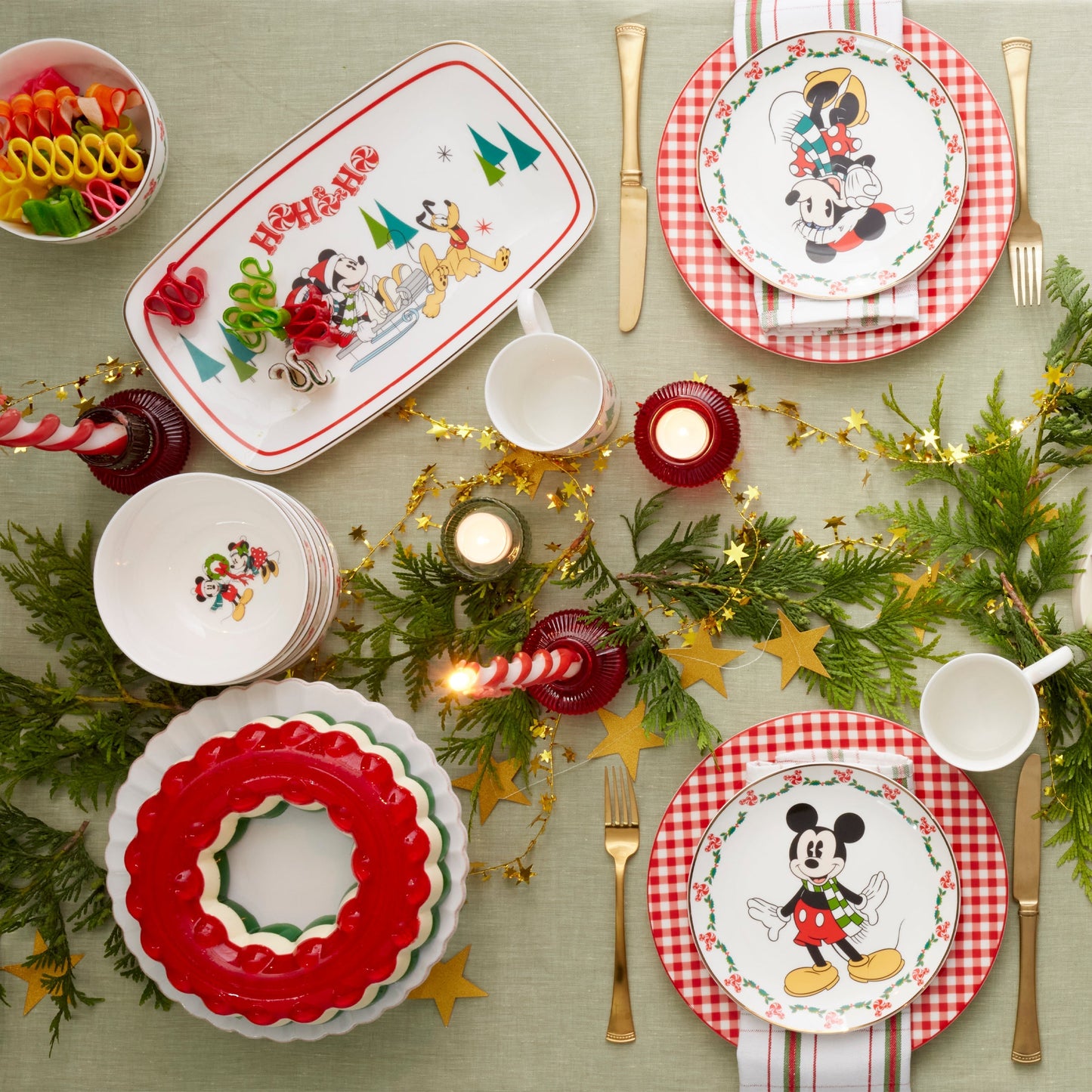 Disney Holiday 12-Piece Dessert Set