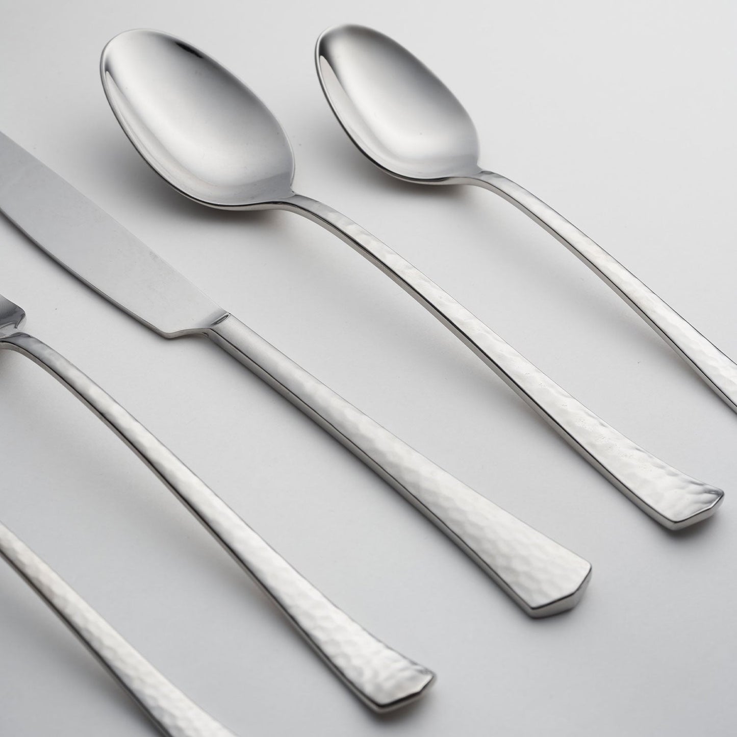 Reagan Hammered 20-Piece Flatware Set