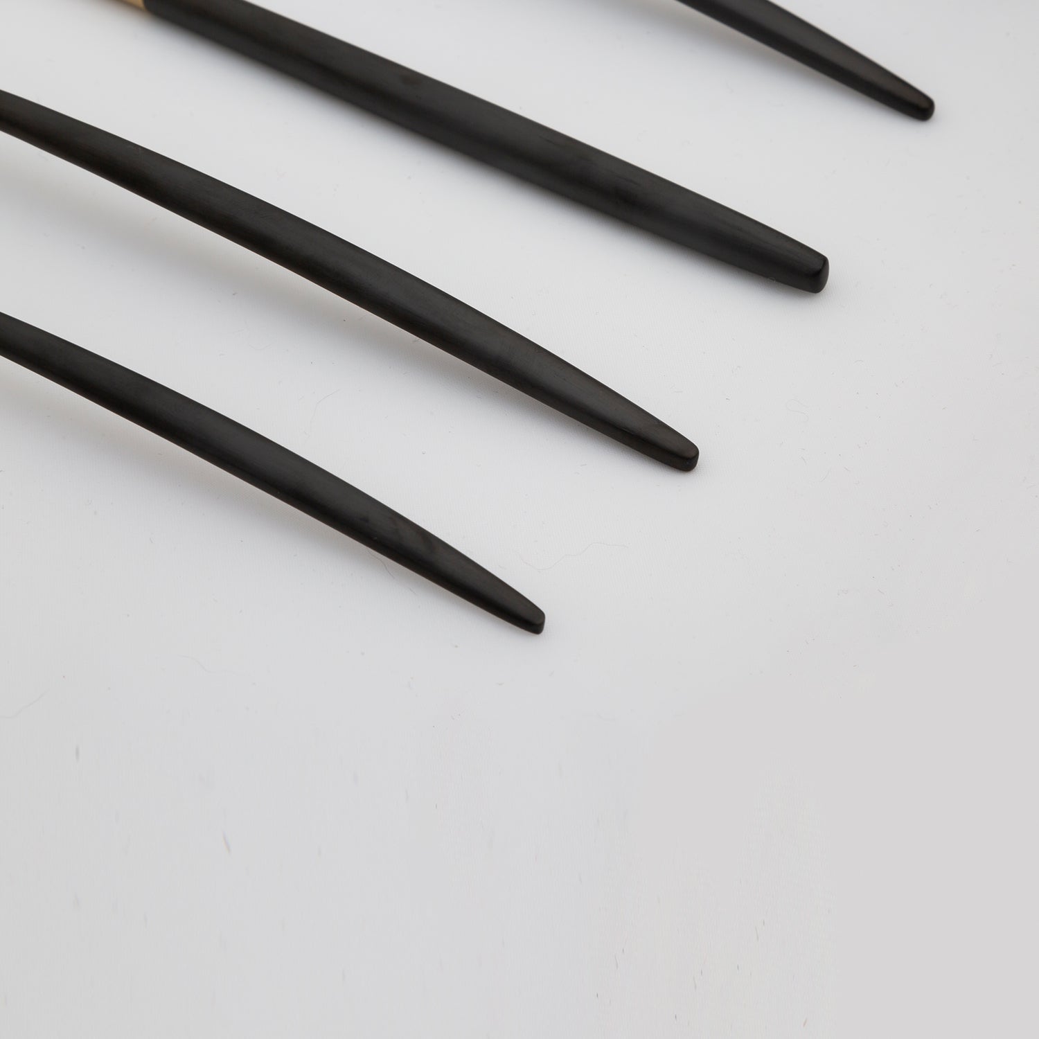 Gaze Black Champagne Satin 20-Piece Flatware Set