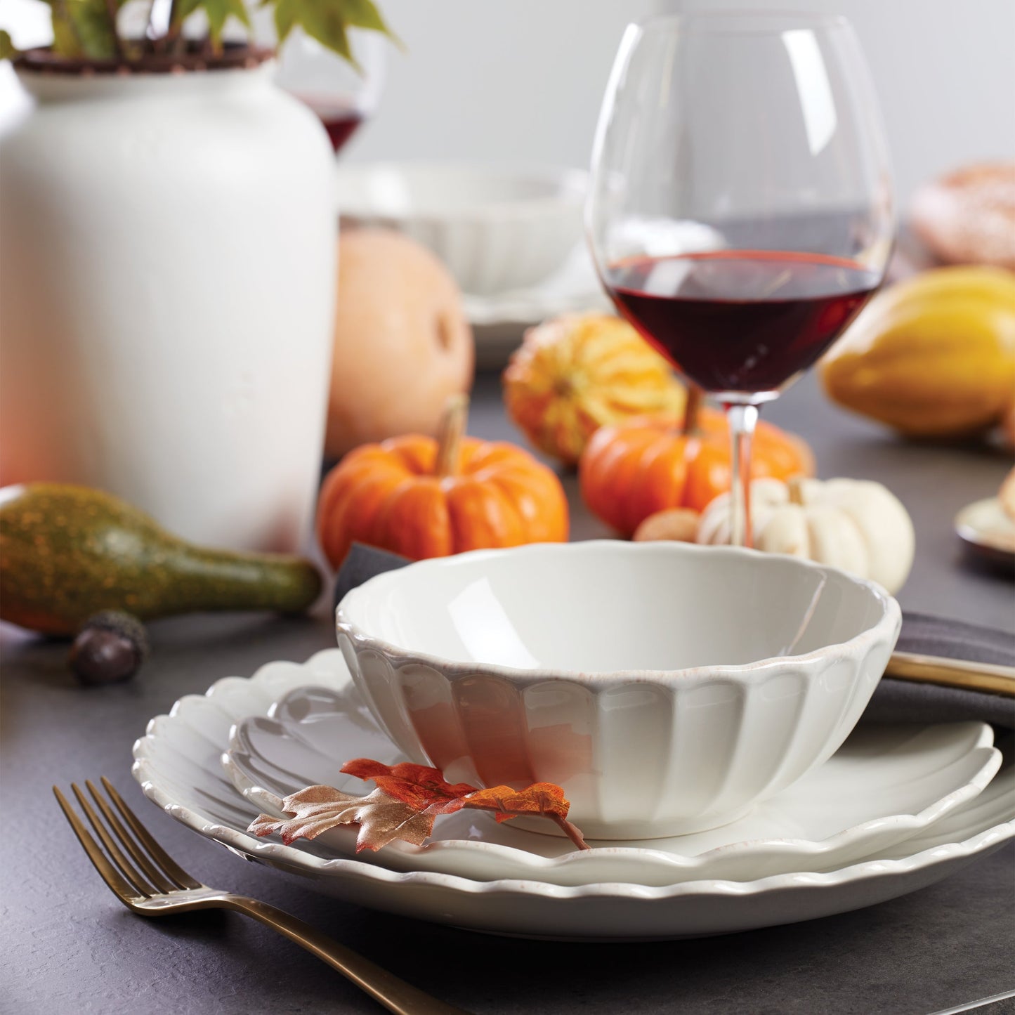 French Perle Scallop White 4-Piece Place Setting