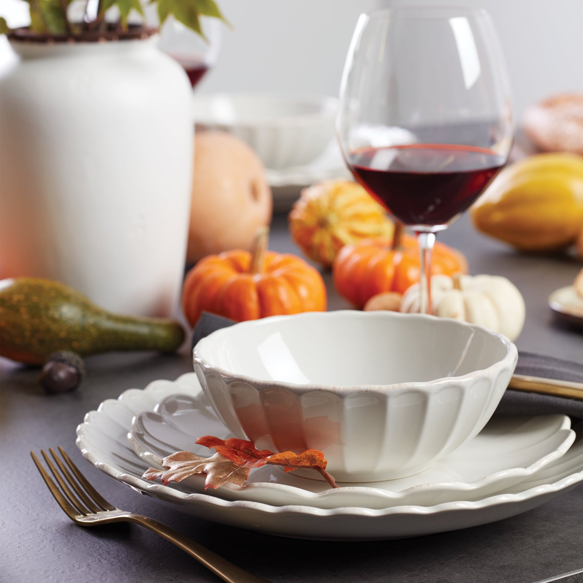 French Perle Scallop White 4-Piece Place Setting
