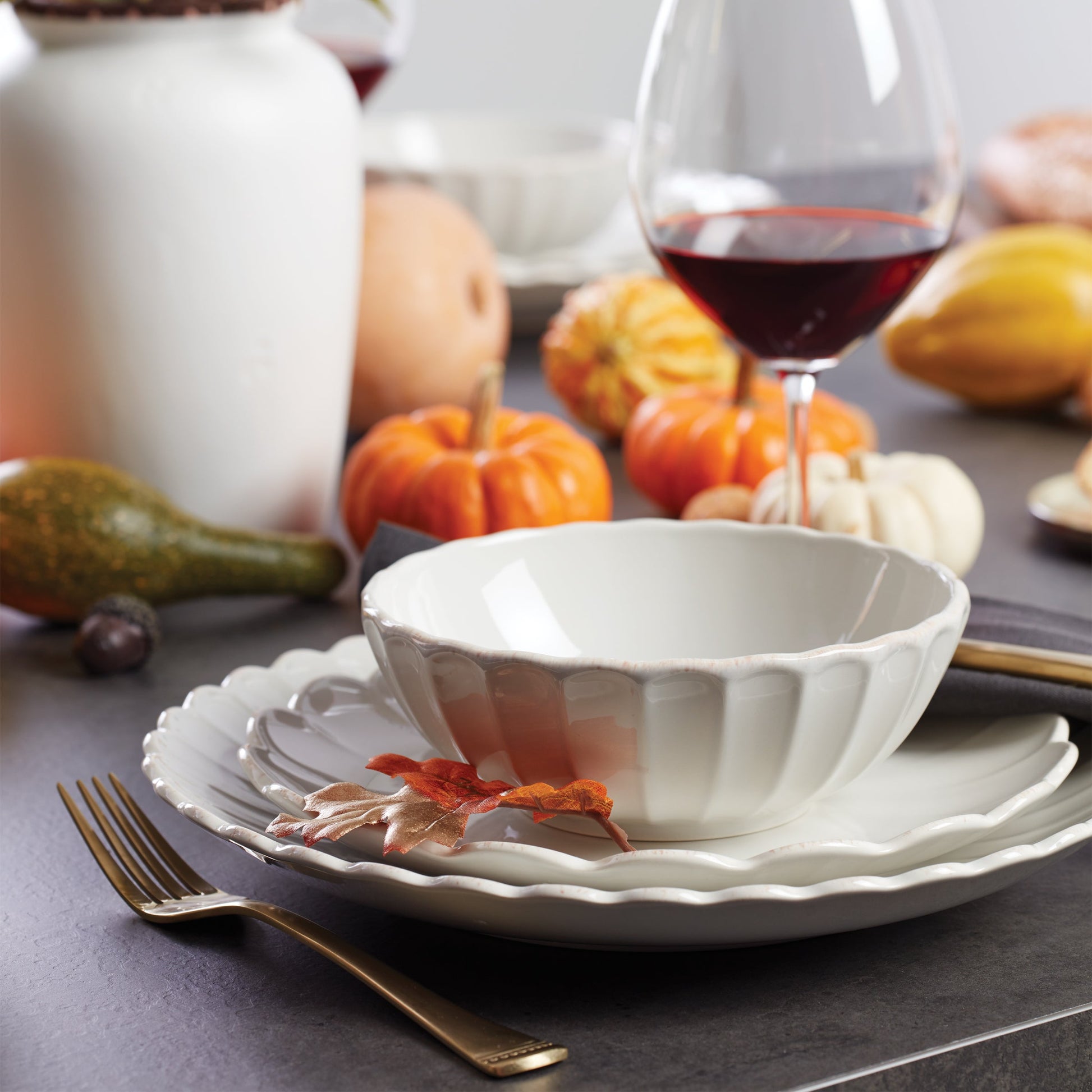 French Perle Scallop White 24-Piece Dinnerware Set