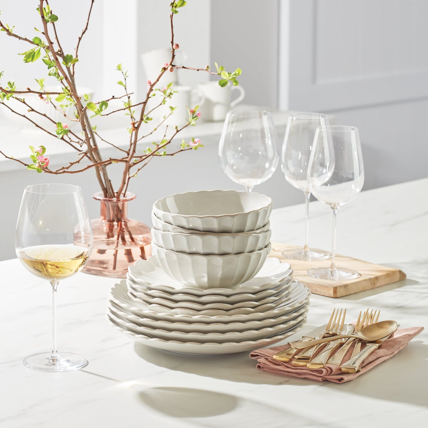 French Perle Scallop White 4-Piece Place Setting