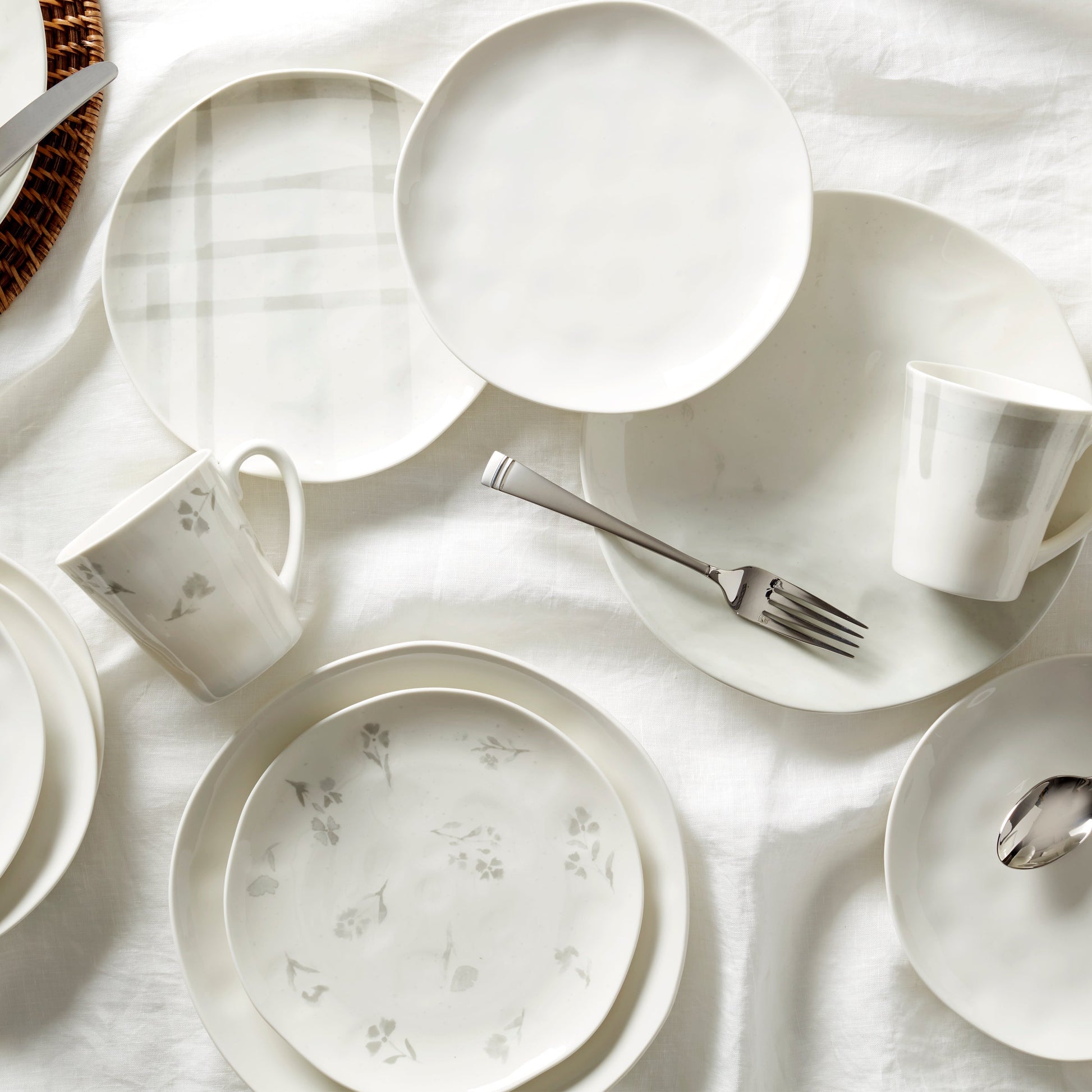Bay Colors White Dinner Plates, Set of 4
