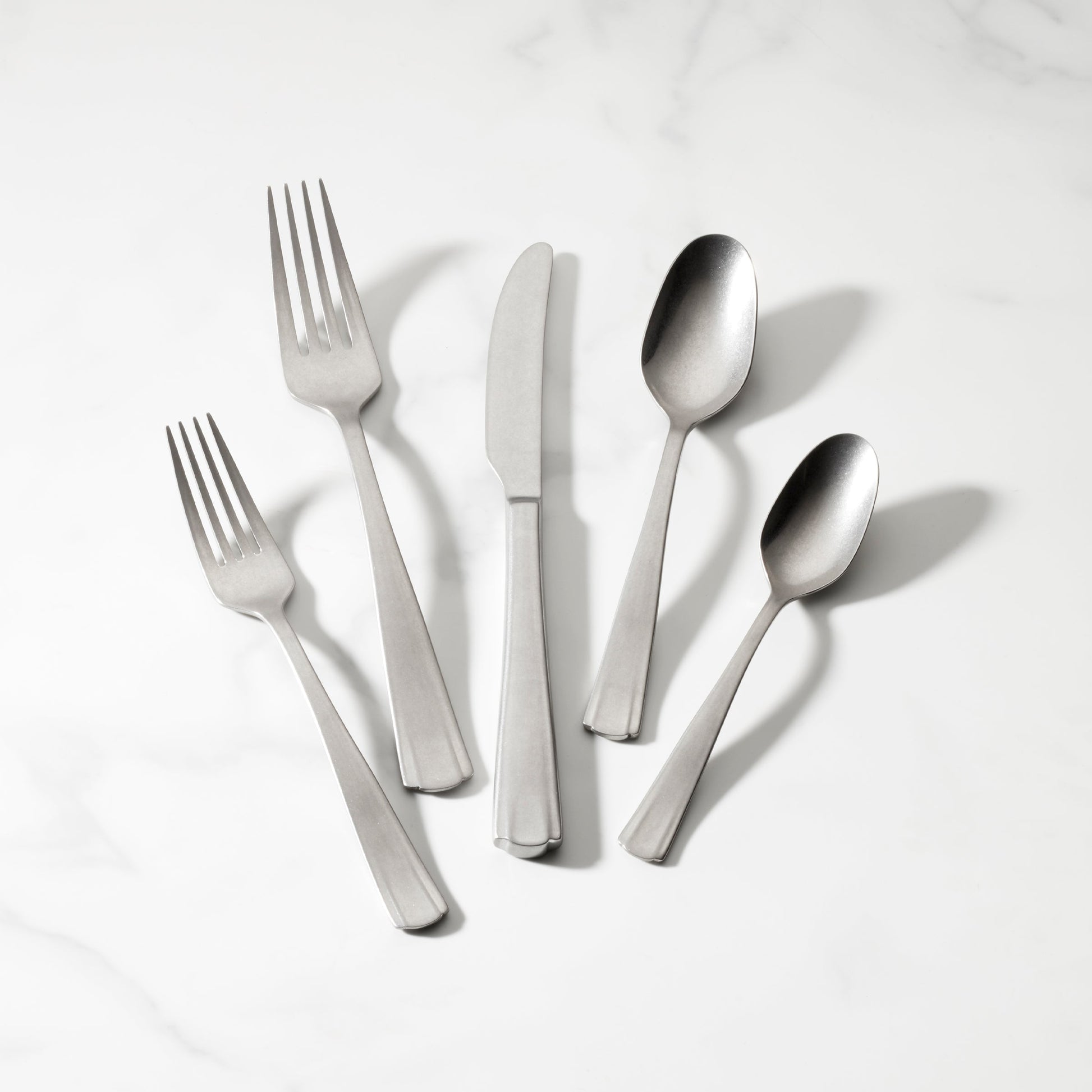 French Perle Scallop Vintage 65-Piece Flatware Set