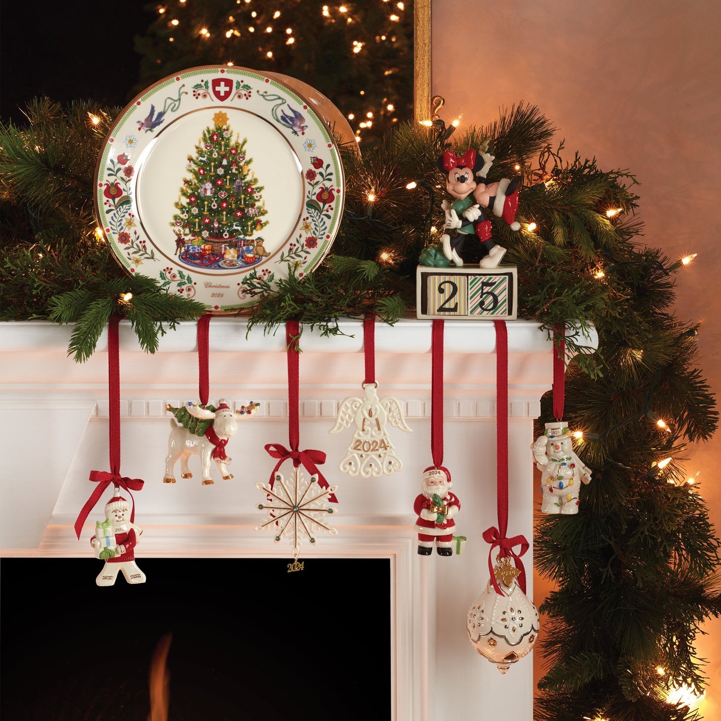 Mickey & Minnie Countdown to Christmas Figurine
