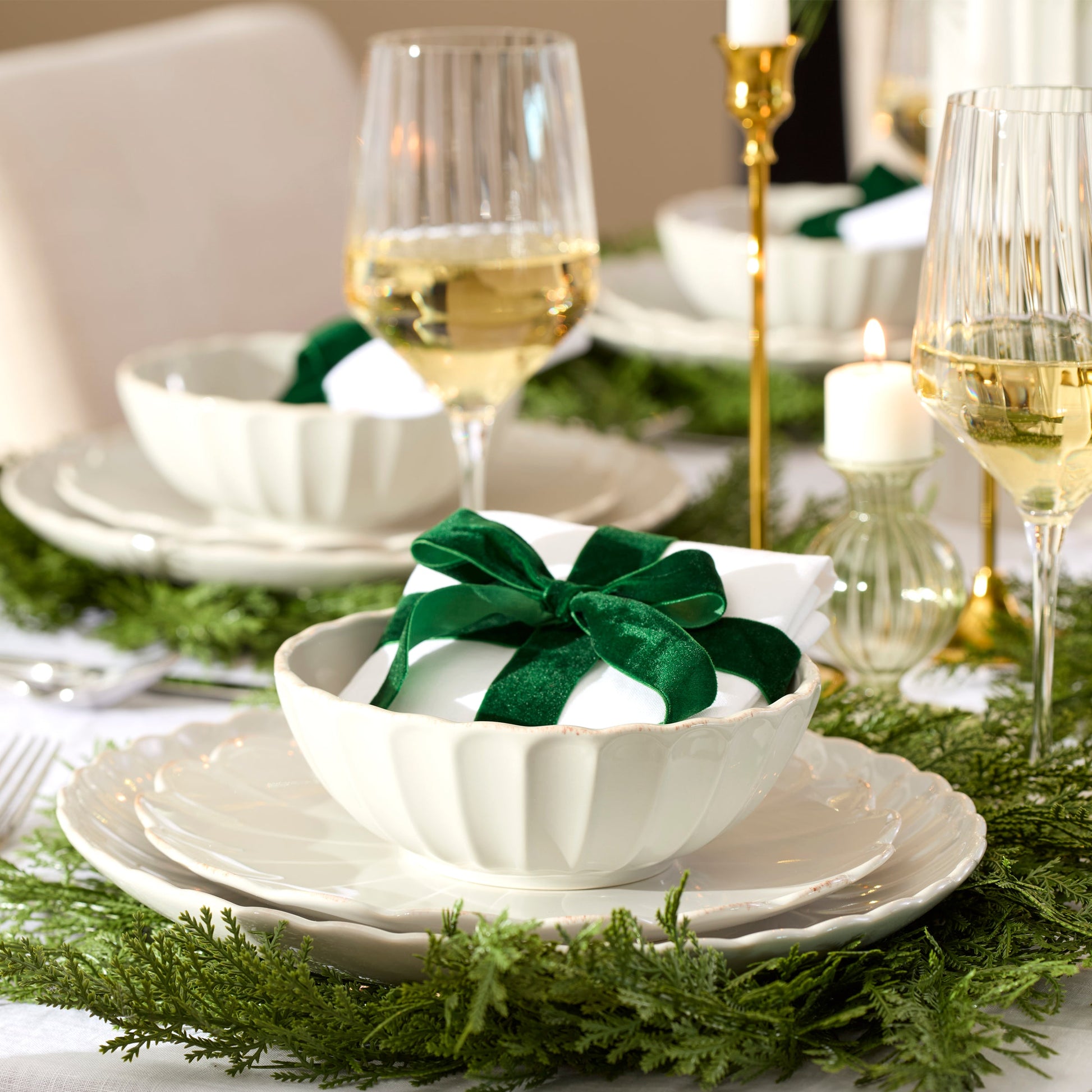French Perle Scallop White Accent Plates, Set of 4