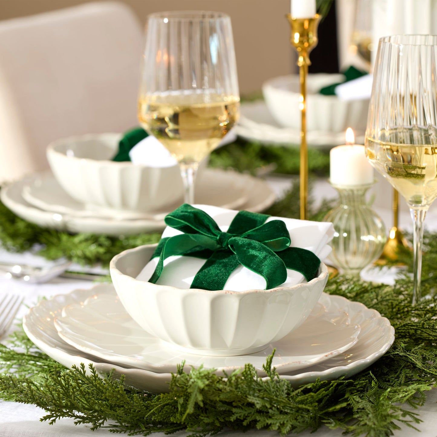 French Perle Scallop White 4-Piece Place Setting