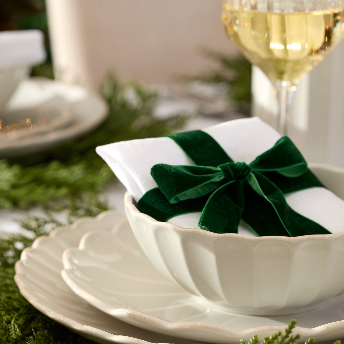 French Perle Scallop White 4-Piece Place Setting