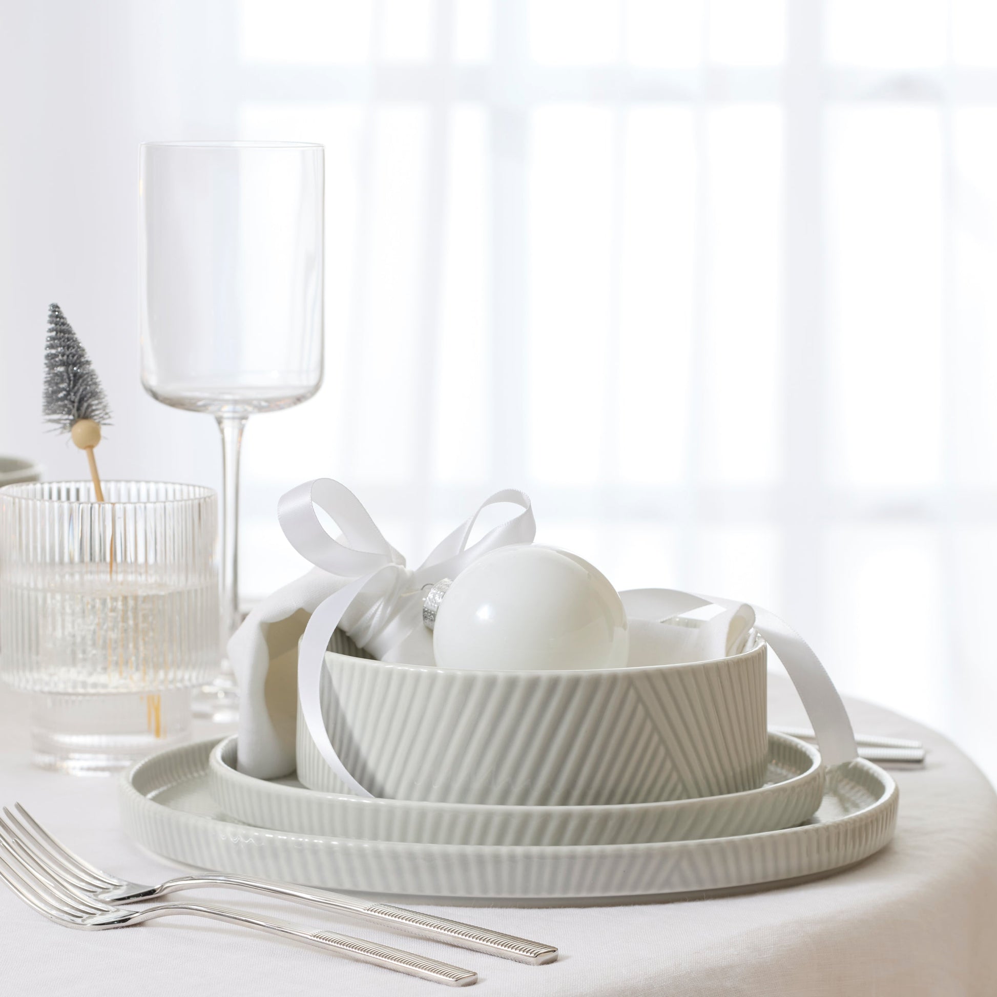 Modulus Vapor 16-Piece Dinnerware Set