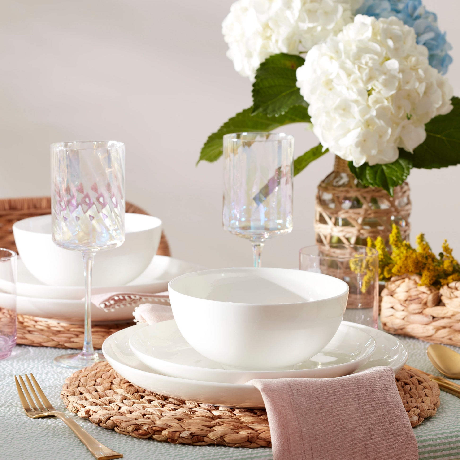 Studio 1414 Coupe 16-Piece Dinnerware Set