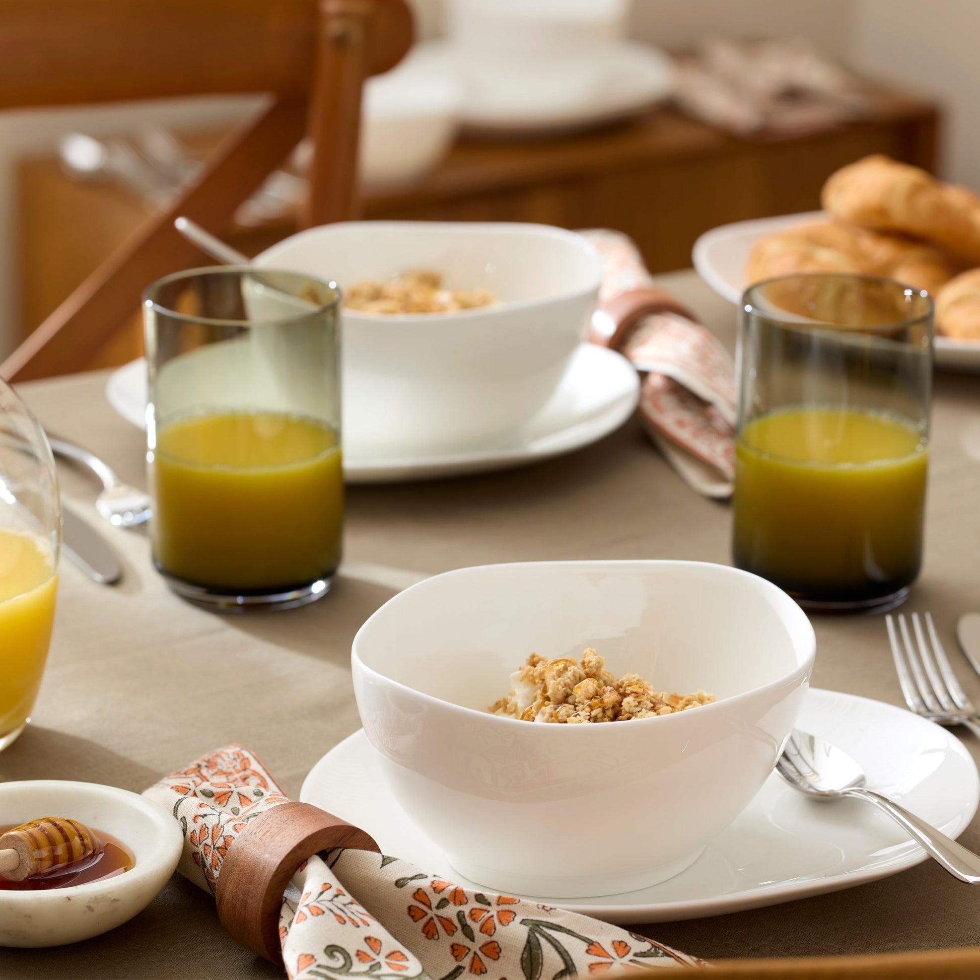 Studio 1414 Curve 16-Piece Dinnerware Set