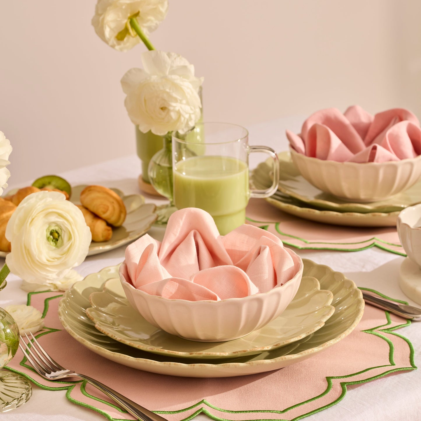 French Perle Scallop Matcha 24-Piece Dinnerware Set