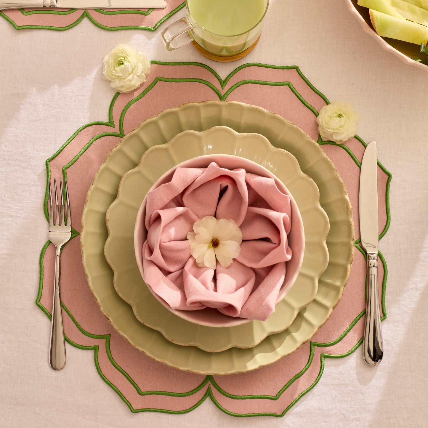 French Perle Scallop Matcha 24-Piece Dinnerware Set