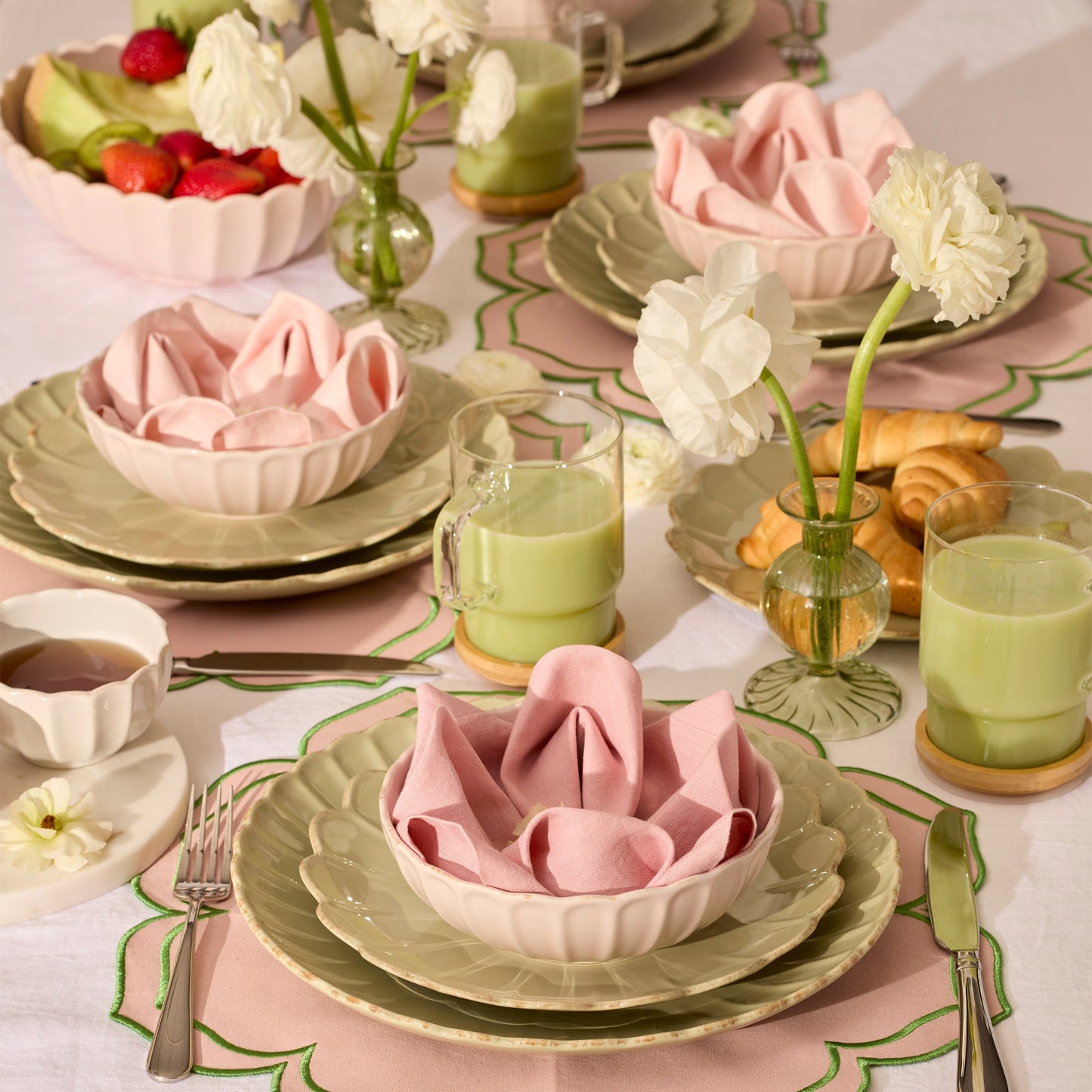 French Perle Scallop Matcha 24-Piece Dinnerware Set