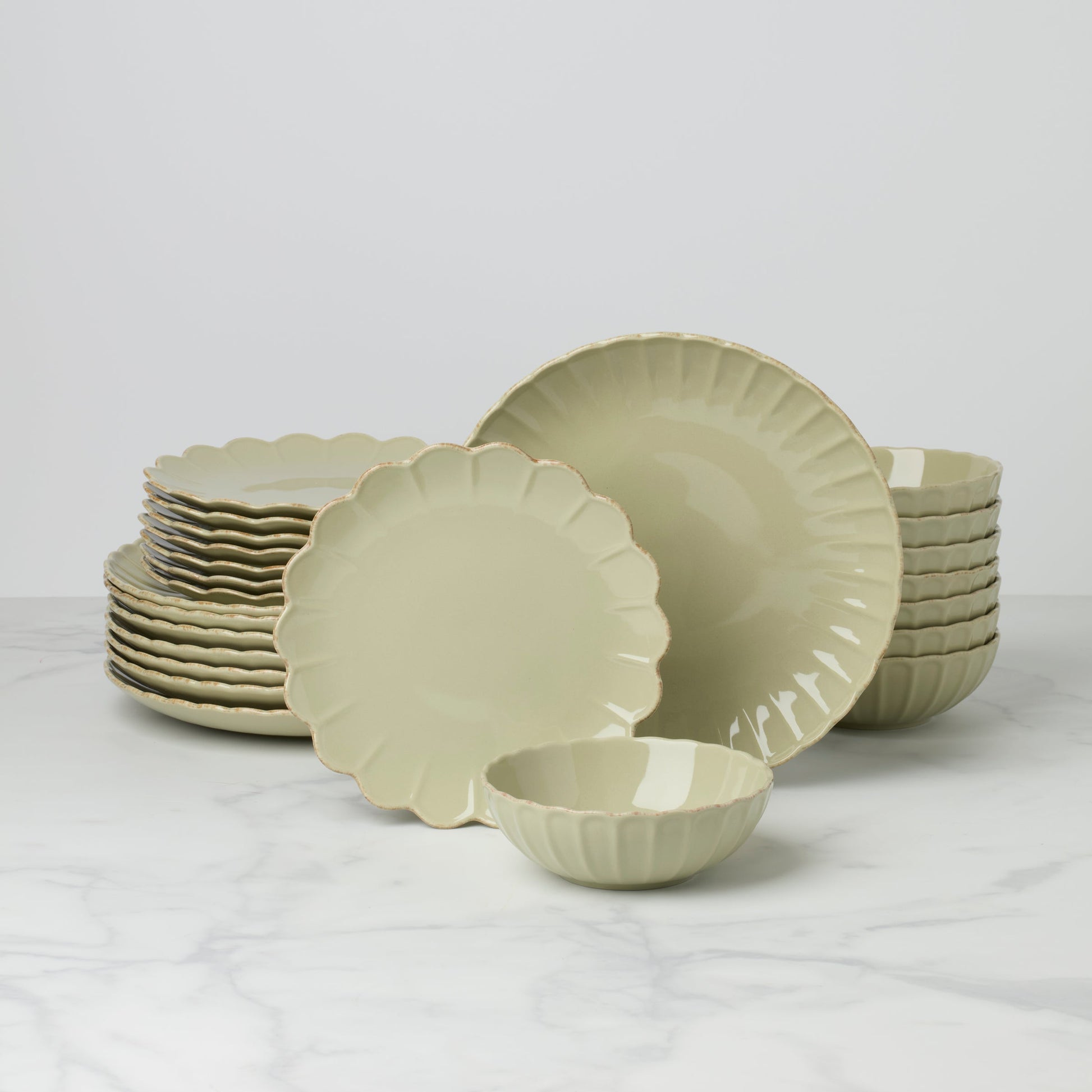 French Perle Scallop Matcha 24-Piece Dinnerware Set