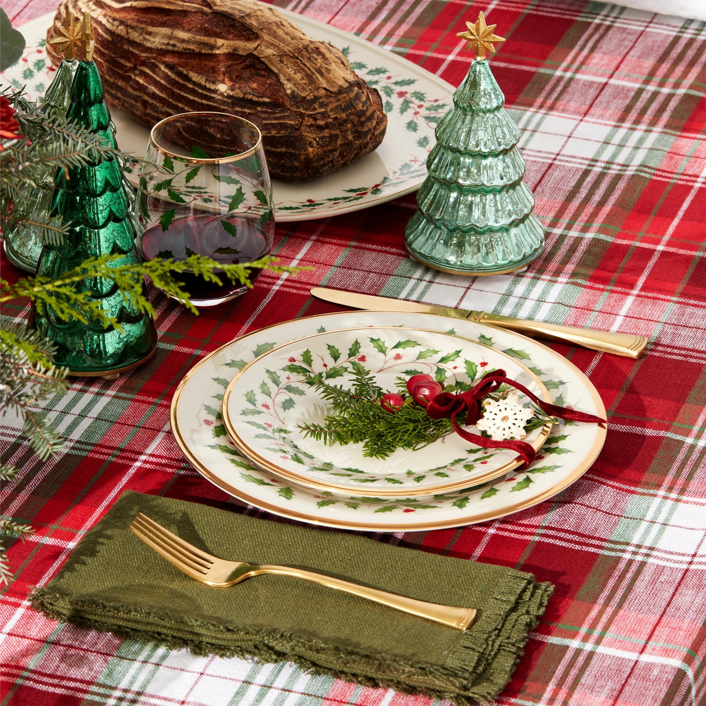 Holiday 18-Piece Dinnerware Set