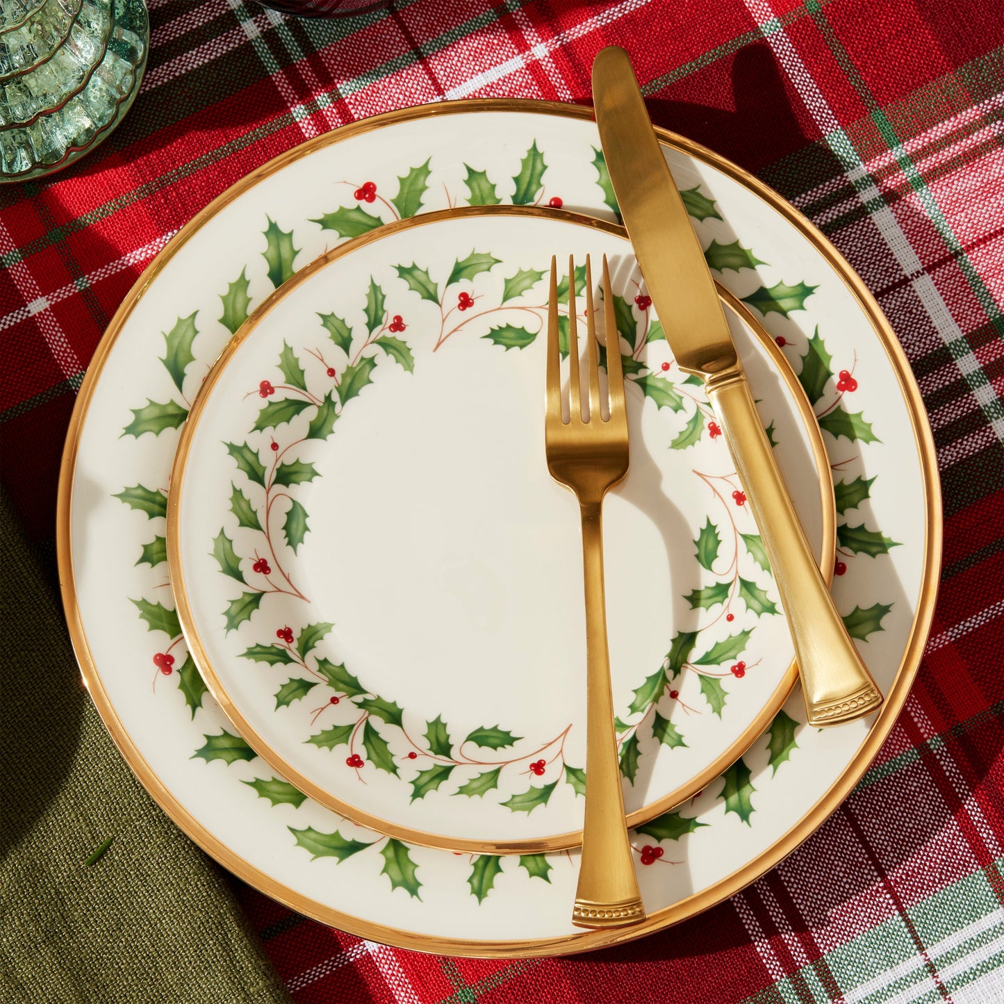 Holiday 18-Piece Dinnerware Set