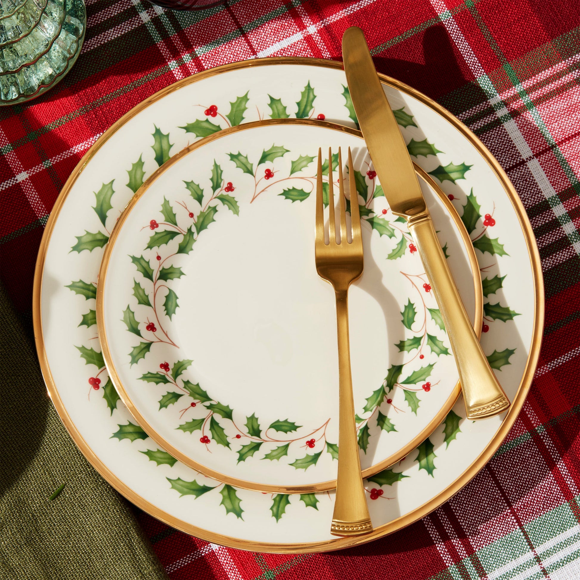Holiday 18-Piece Dinnerware Set