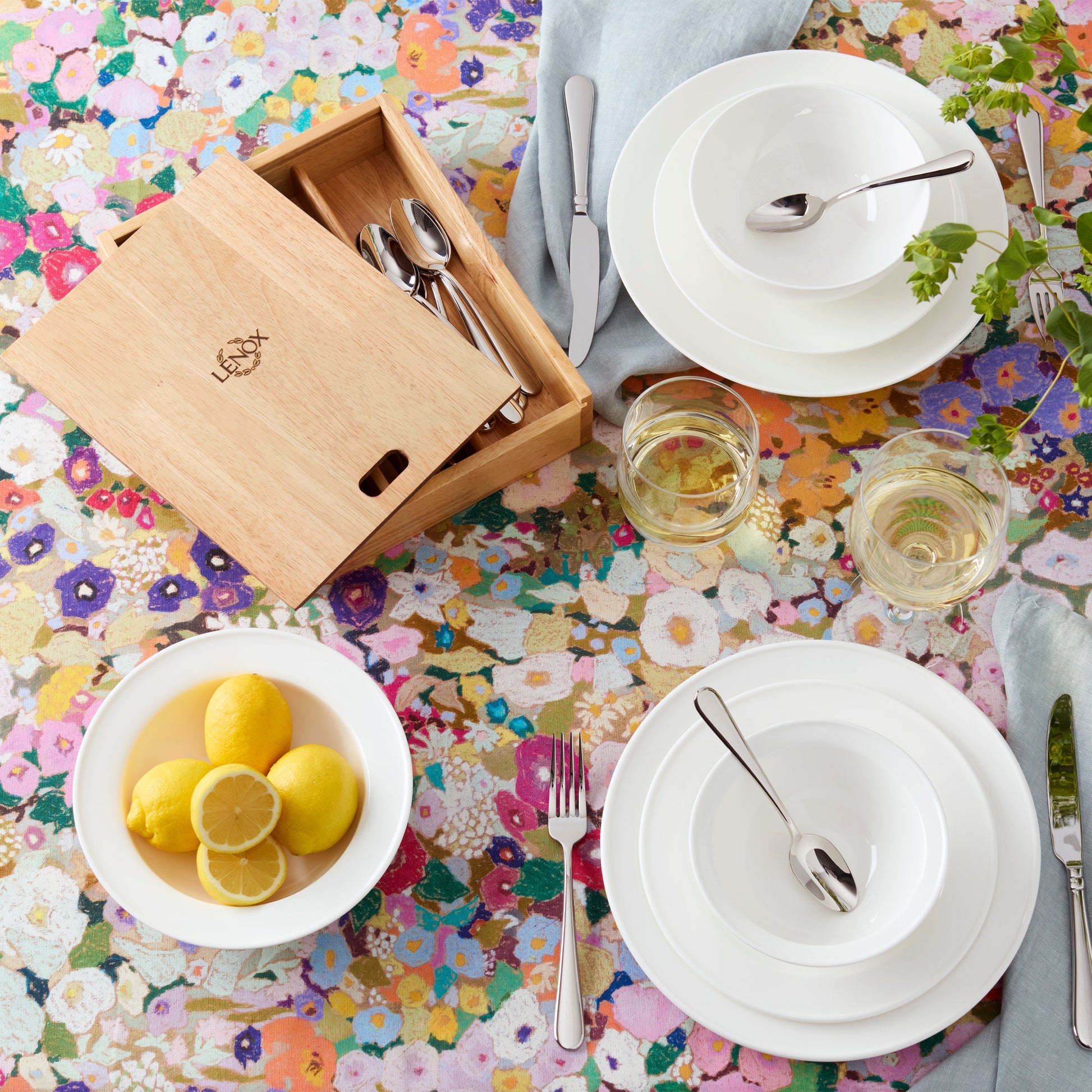 Studio 1414 24-Piece Flatware Set
