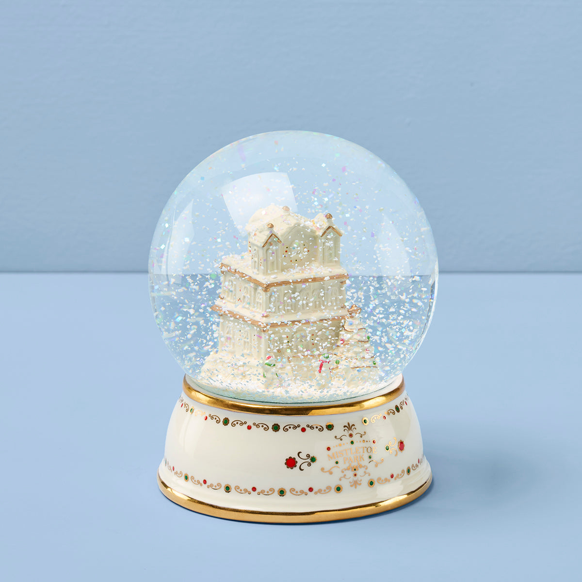 Mistletoe Park Snow Globe