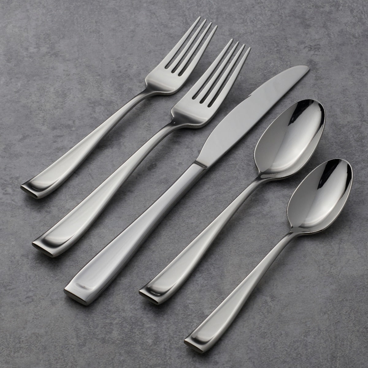 Moda 65-Piece Flatware Set